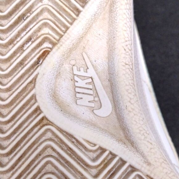 Woman's Nike Tennis Classic Sneakers 312498-135 White Leather Size US 8 - Picture 8 of 9